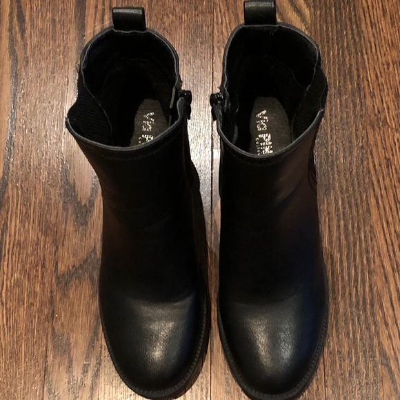 Women’s black boots/booties; size 6.5 - Picture 3 of 7